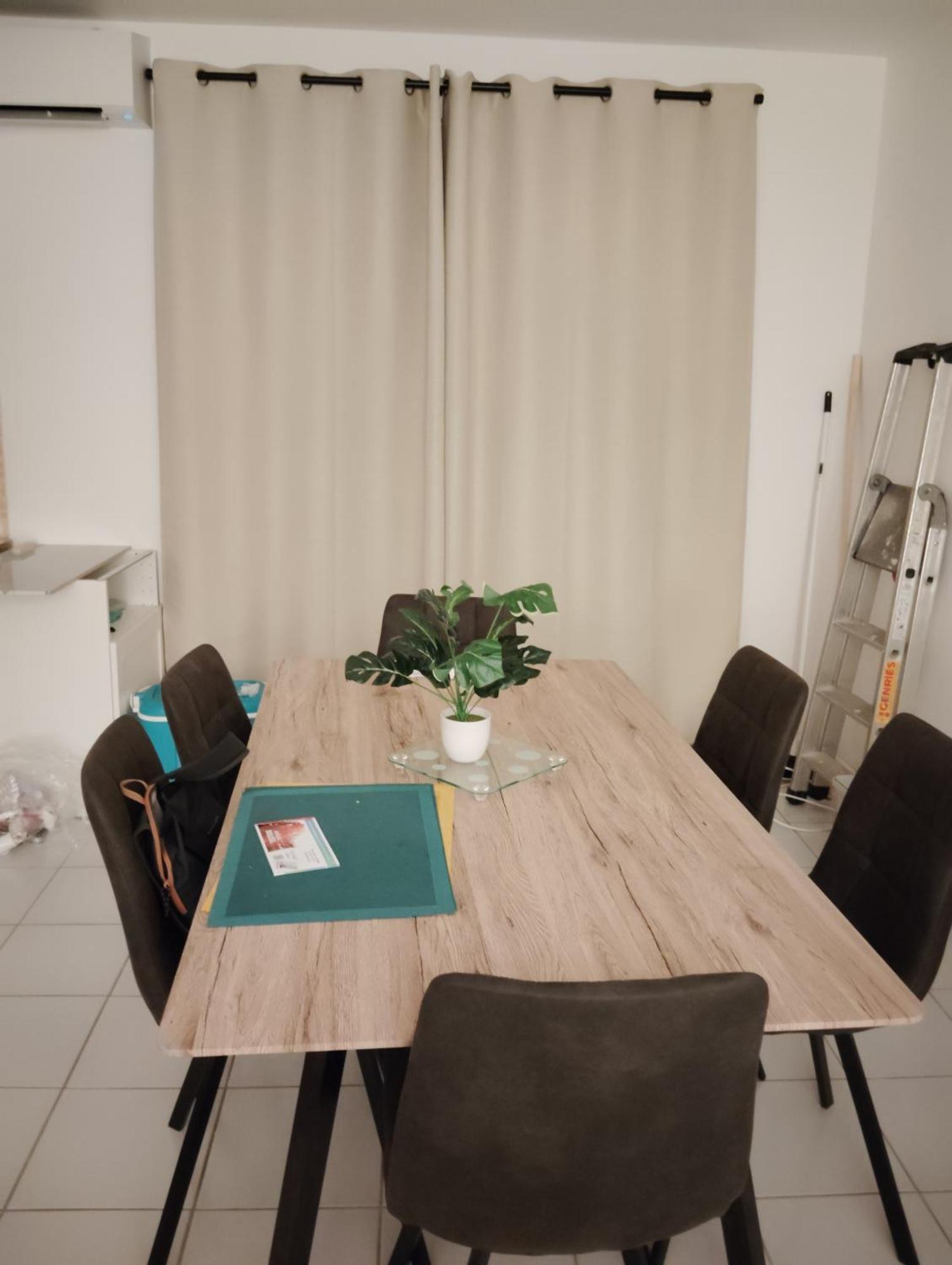 Apartment Climatise Avec Parking A
